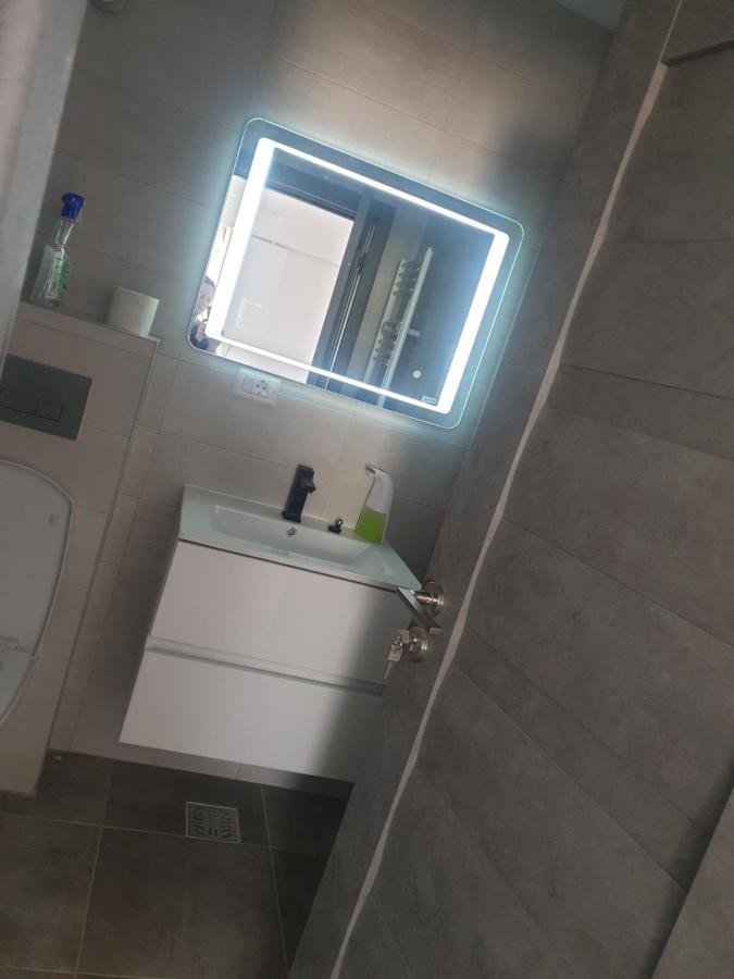 Apartament Dem Radulescu Langa Strand Ramnicu Valcea Exterior foto