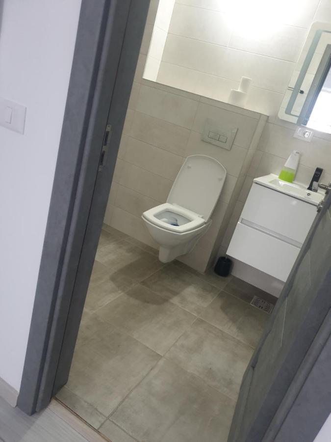 Apartament Dem Radulescu Langa Strand Ramnicu Valcea Exterior foto