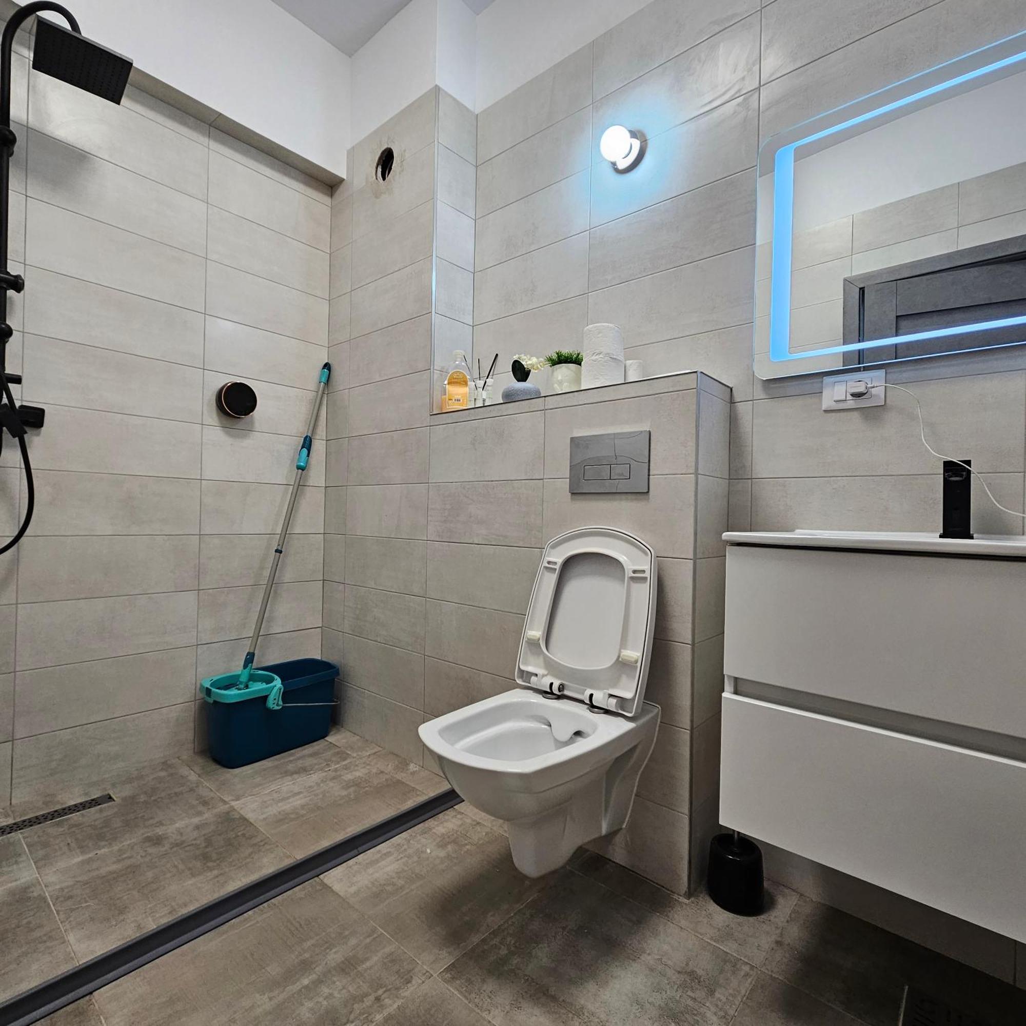 Apartament Dem Radulescu Langa Strand Ramnicu Valcea Exterior foto
