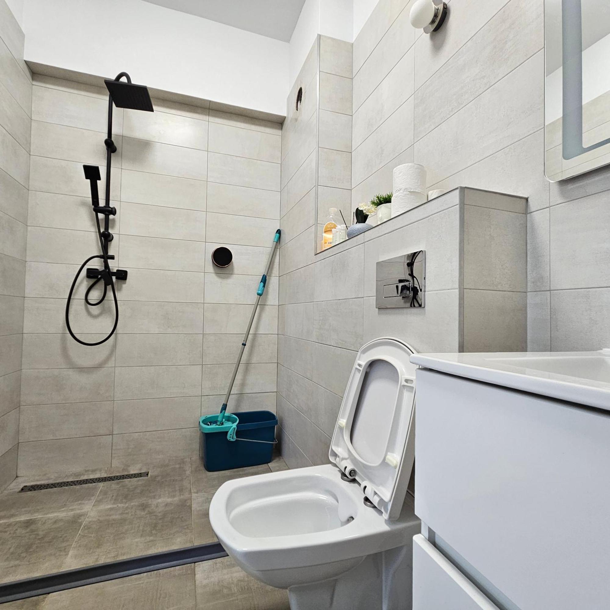 Apartament Dem Radulescu Langa Strand Ramnicu Valcea Exterior foto